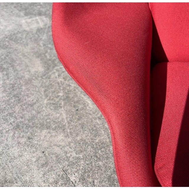 Modern Eero Saarinen Womb Chair by Knoll For Sale - Image 3 of 12