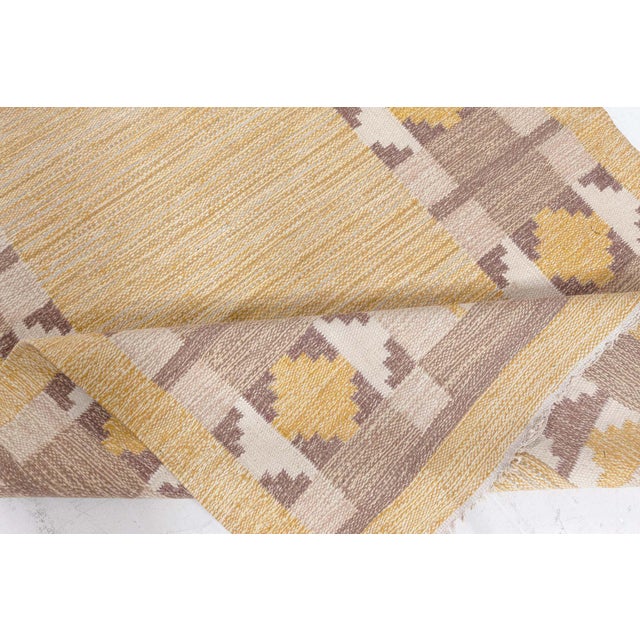 Doris Leslie Blau Mid-Century Scandinavian Tan Flatweave Rug Signed Initial (Jr) For Sale - Image 4 of 8