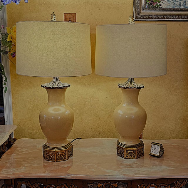 Pair of Port 68 Mark Abrams Cream Ceramic Urn Table Lamps With Linen Drum Shades For Sale - Image 17 of 18