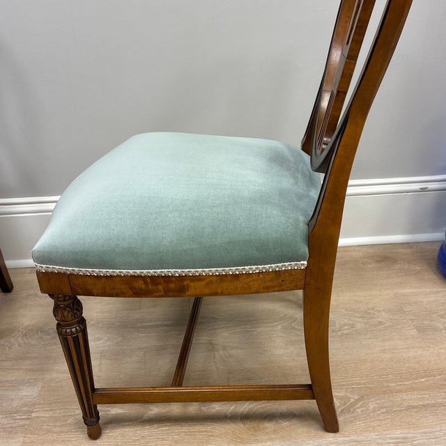 George Hepplewhite Mid 20th Century Classic Hepplewhite Style Shield Back Side Dining Chairs With Green Velvet and Trim Upholstery, Set of 4 For Sale - Image 4 of 11