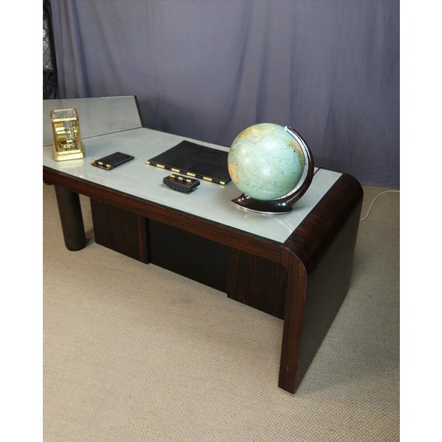 Very large Art Deco style desk. This desk is very original with its corner shape, which could also be used as a computer...