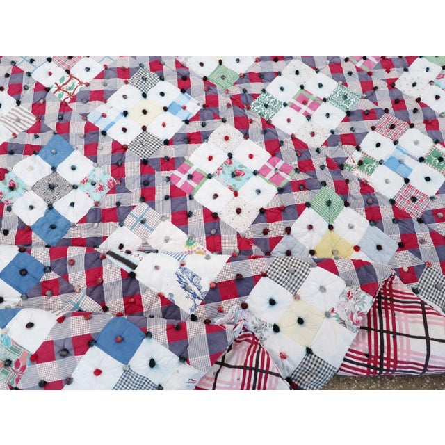 Textile Galerie Shabab Collection Mid-20th Century Handmade American Square Quilt For Sale - Image 7 of 8