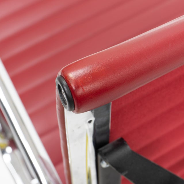 Eames Alu Group Office Chair EA119 by Vitra For Sale - Image 11 of 14