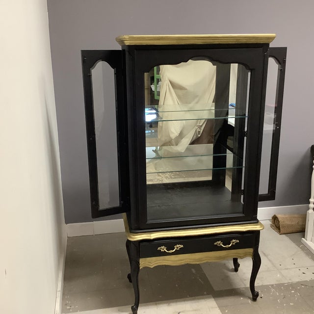 Metal Vintage Hammary Black Gold Double Side Door Display Curio Cabinet Queen Anne For Sale - Image 7 of 12