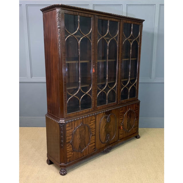 Chippendale Mahogany Bookcase by Hille, 1920 For Sale - Image 3 of 18