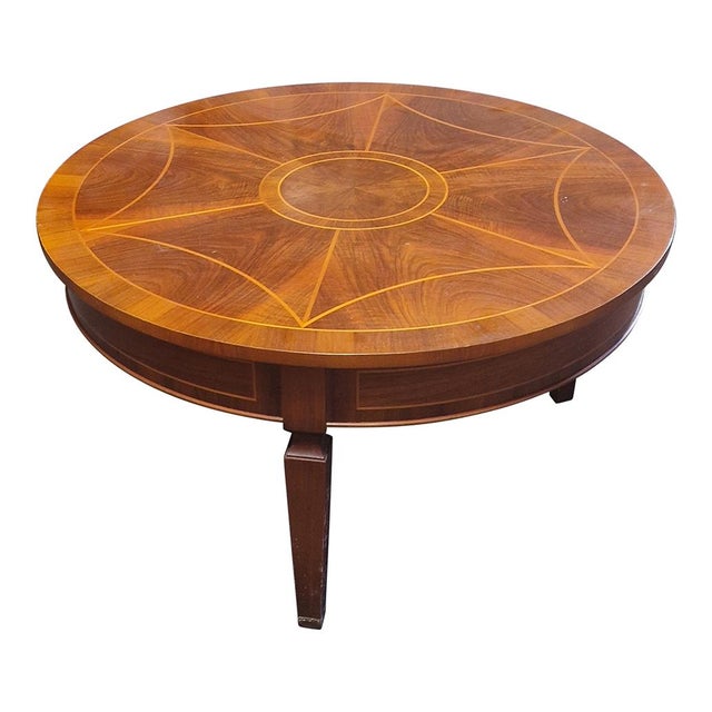 Coffee table with round top, in Louis XVI style, in walnut, finely decorated with geometric boxwood/maple threads and...