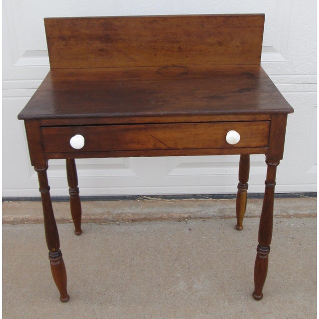 Early American wash stand / writing desk / work table / side table. The table has turned legs and made with large planks...