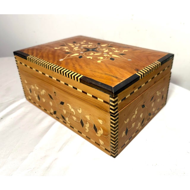 American Vintage Handmade Inlaid Marquetry Mother of Pearl Wood Dresser Jewelry Box For Sale - Image 3 of 12