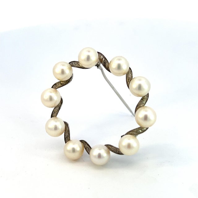 1990s 1990s Mikimoto Estate Akoya Pearl Brooch Pin Sterling Silver 6 mm For Sale - Image 5 of 5