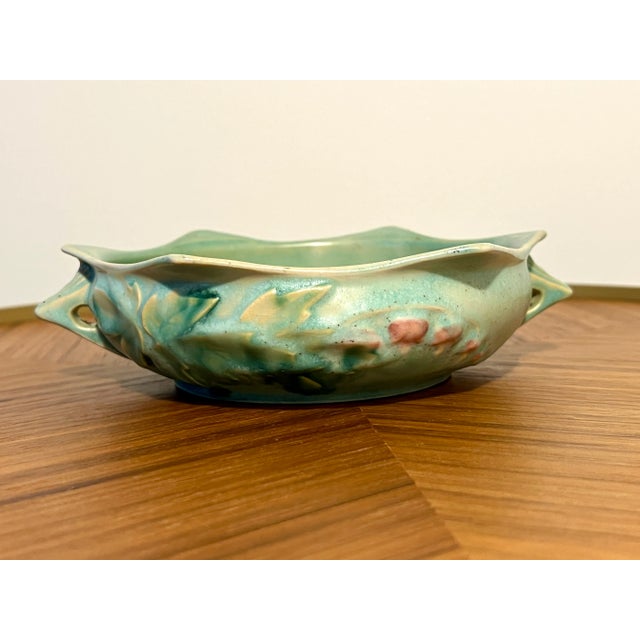 French Country Vintage Roseville Bleeding Heart Handled Bowl Signed 379–6 Estate Find For Sale - Image 3 of 14