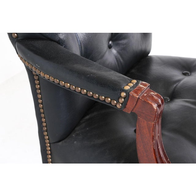 Late 20th Century Tufted Leather Executive Office Chair Traditional Chesterfield Style For Sale In New York - Image 6 of 11