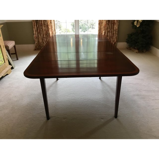 Hepplewhite Vintage Brandt Mahogany Drop-Leaf Dining Table & Four Chairs With 21" Leaf and Custom Table Pads For Sale - Image 3 of 18