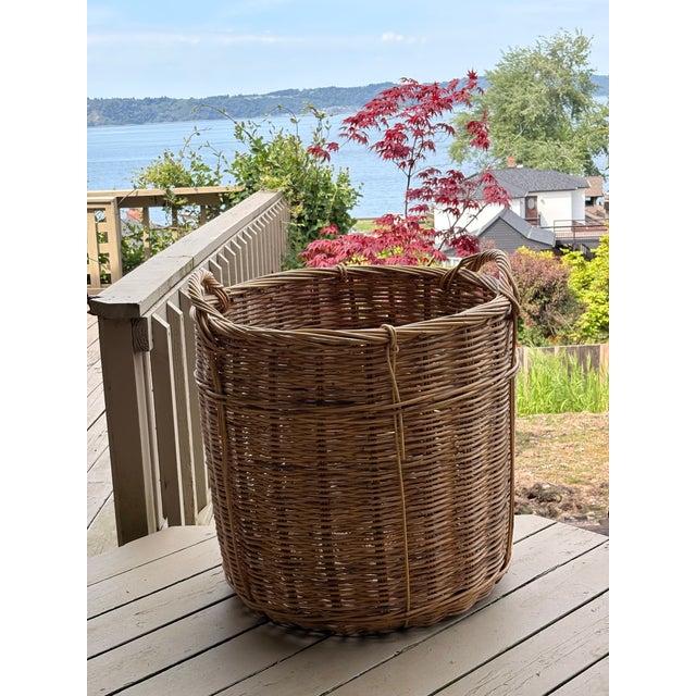 Vintage large wicker basket 25 x 26 x 28 Basket has a little tilt to it but is in good vintage condition The weave is...