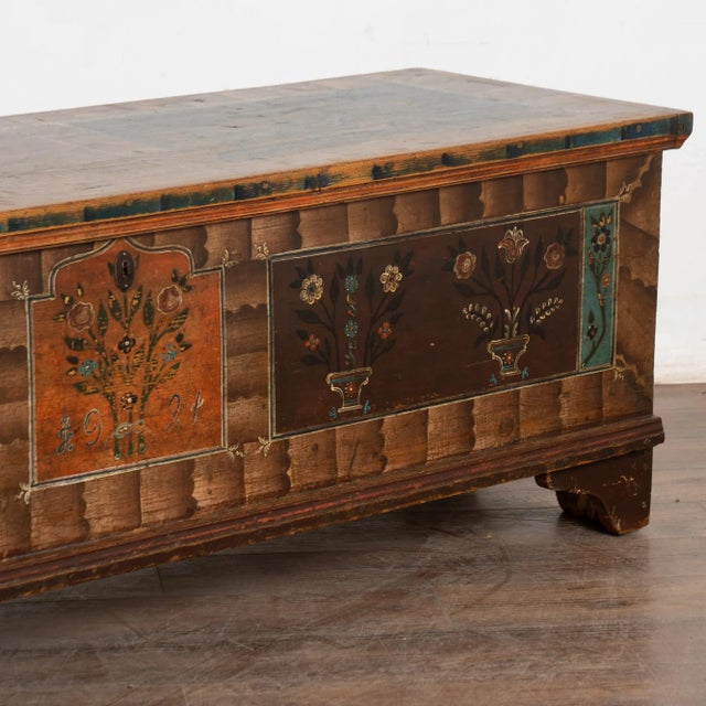 Early 20th Century Long Narrow Original Painted Trunk Bench With Storage Dated 1921 For Sale - Image 14 of 16