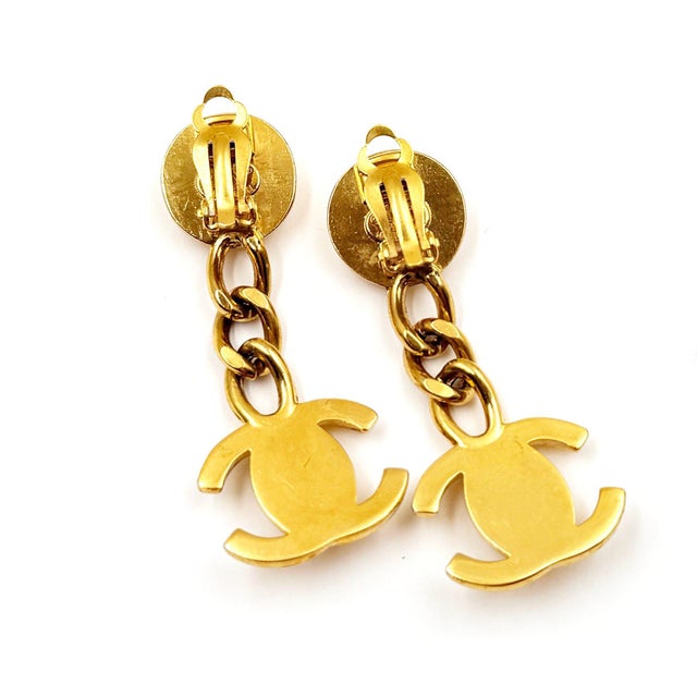 Chanel Vintage Gold Plated Button Chain CC Turnlock Dangle Clip on Earrings, A Pair For Sale In Los Angeles - Image 6 of 6
