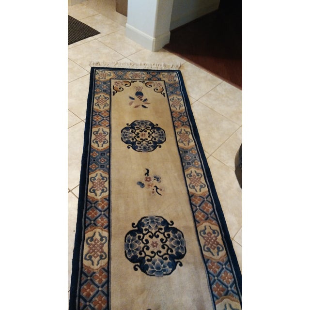 Striking oriental design of royal blue set against a beige background. Perfect for the entry foyer or to bring some beauty...
