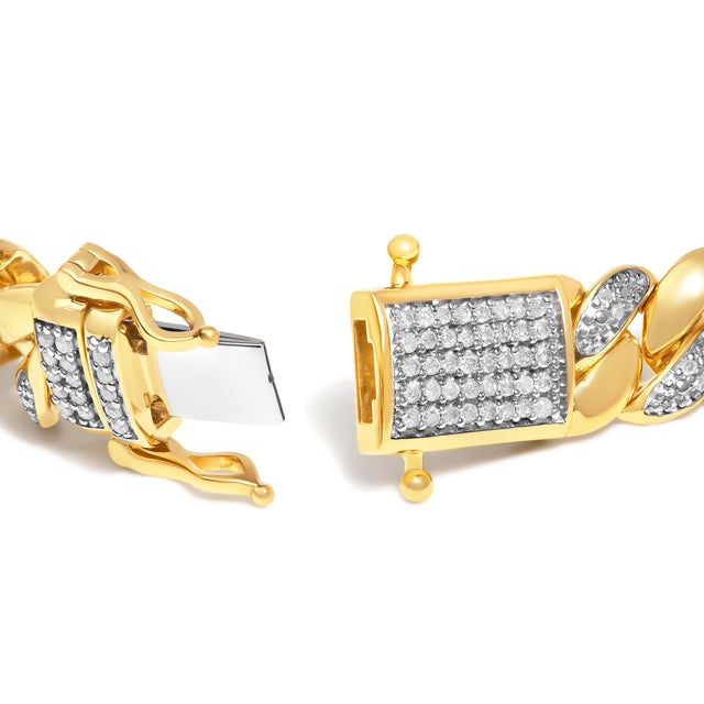 Immerse yourself in the timeless elegance of this exquisite bracelet, where classic design meets contemporary charm....