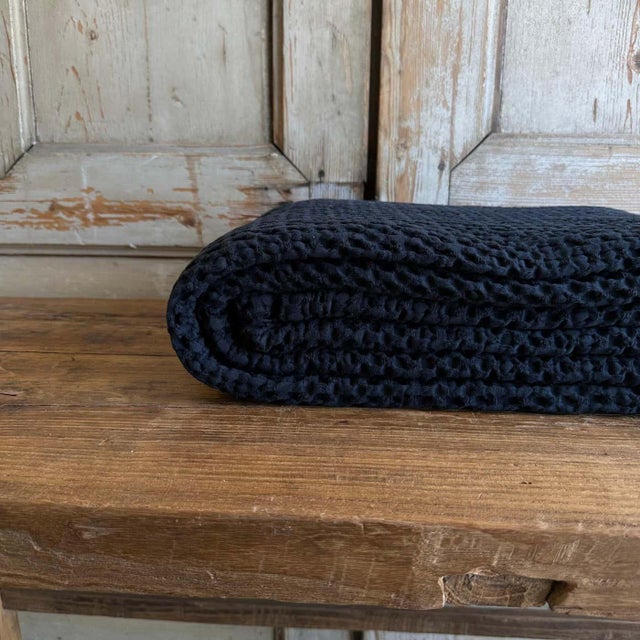 French French Cotton Waffle Woven Bed Size Blanket in Noir For Sale - Image 3 of 5