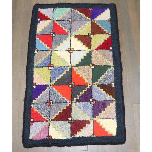 American Hooked Geometric Diamond Grid Rug no. j5264 For Sale - Image 4 of 6