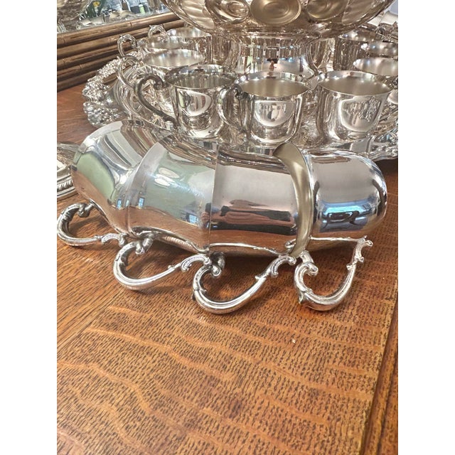 Late 20th Century Monumental Sheridan Harvest Grape Silverplate Punch Bowl Set With Underplate and 20 Cups & Ladle For Sale In New Orleans - Image 6 of 12