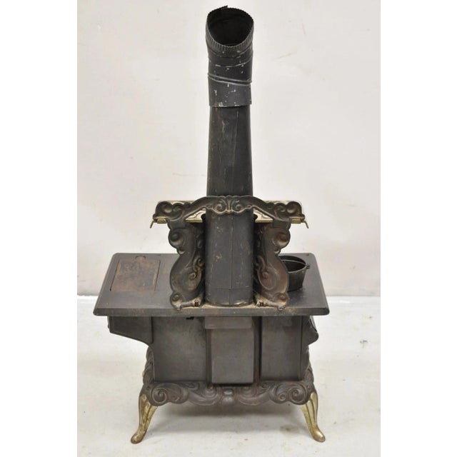 Antique Dolly's Favorite Cast Iron Child Salesman Sample Stove by Favorite Stove For Sale - Image 9 of 14
