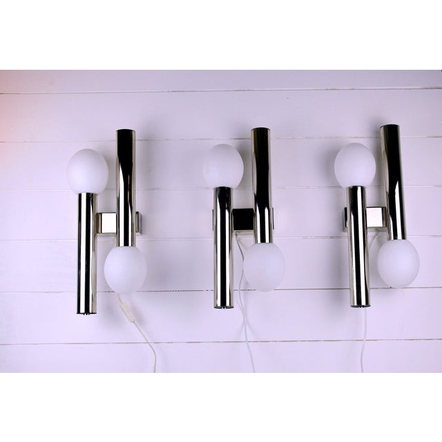 Mid-Century Modern 1970s Chrome and Glass Wall Lamp by Gaetano Sciolari For Sale - Image 3 of 7