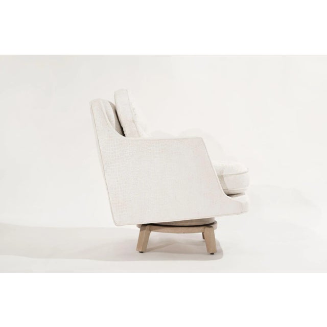 A swivel lounge chair designed by the iconic Edward Wormely for Dunbar Furniture, circa 1950-1959. Completely restored,...