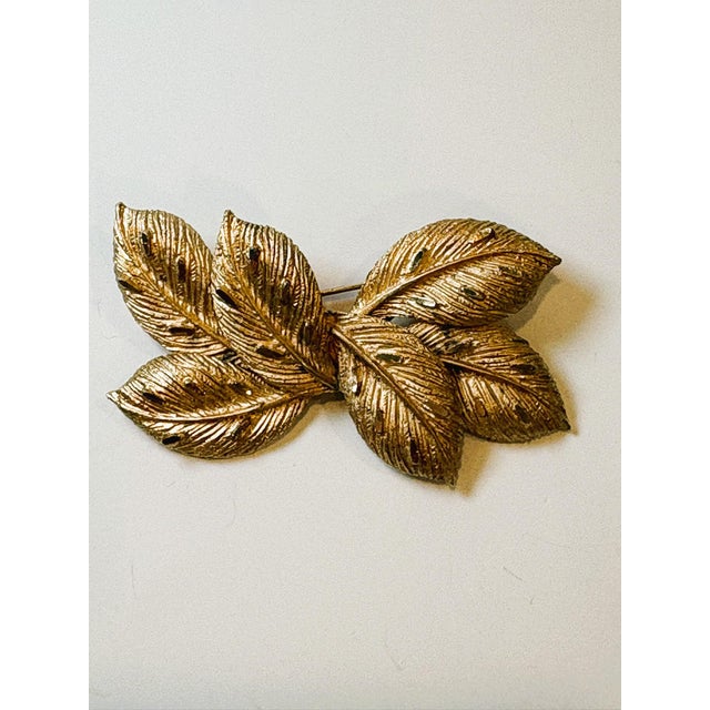 Mid 20th Century Vintage Coro Gold Tone Leaf Spray Feathers Brooch Jewelry For Sale - Image 5 of 12