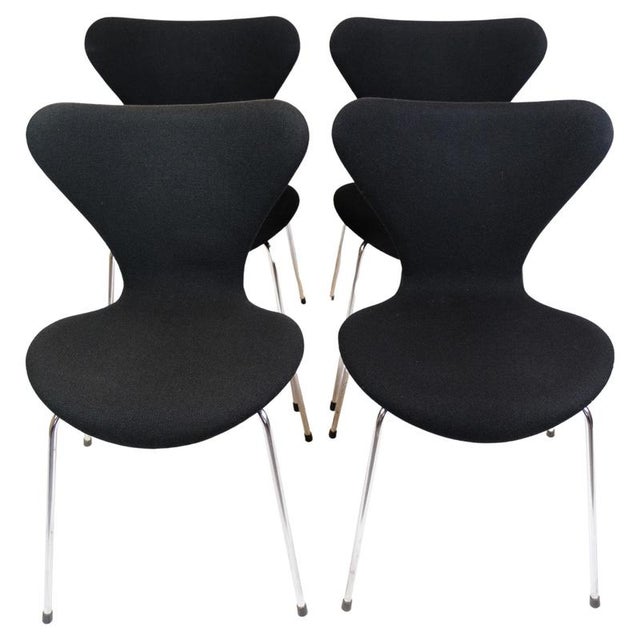 Dining Table Chairs Model 3107 in Black Fabric by Arne Jacobsen for Fritz Hansen, 2006, Set of 4 For Sale - Image 10 of 10