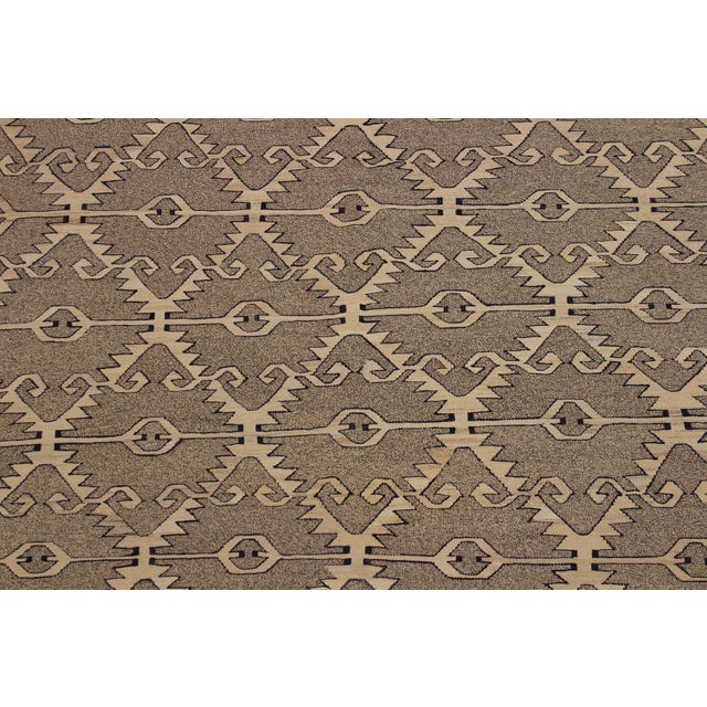 Navajo Style Kilim Hand-Woven Wool Rug -5′11″ × 7′10″ For Sale In New York - Image 6 of 8