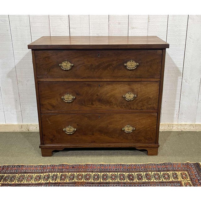 19th Century English Mahogany Chest of Drawers For Sale - Image 4 of 18