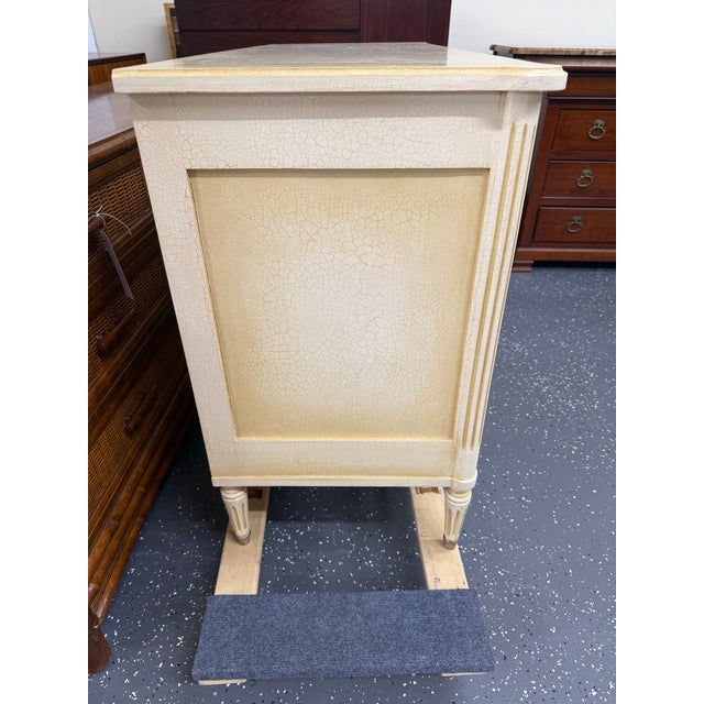 Early 20th Century French Louis XVI Creme Peinte Commode For Sale - Image 4 of 12