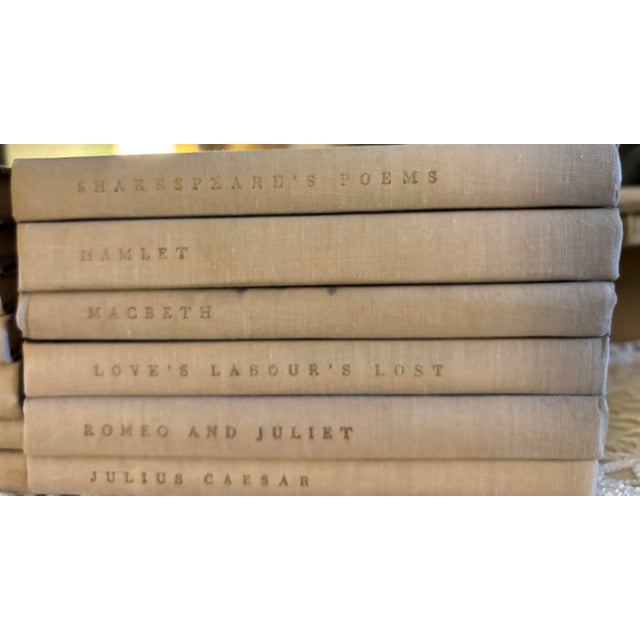 English 17th Century 13 Shakespeare Books Collection - The Yale Shakespeare For Sale - Image 3 of 12