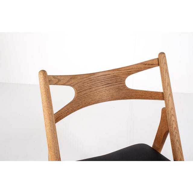 Black CH29 Sawbuck Chairs in Oak by Hans J. Wegner for Carl Hansen & Søn, 1950s, Set of 5 For Sale - Image 8 of 13