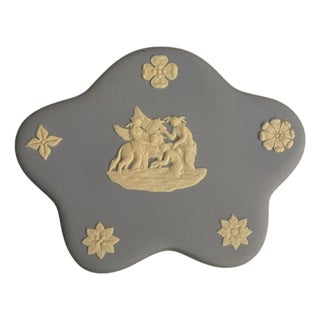 Mid 20th Century Wedgwood Light Blue Jasperware Star Shaped Trinket Box For Sale