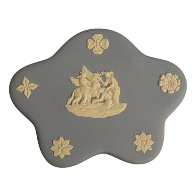 Mid 20th Century Wedgwood Light Blue Jasperware Star Shaped Trinket Box For Sale