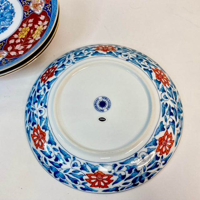 1950s Vintage Chinoiserie Japanese Imari Luncheon Plates and Mugs - Set of 8. For Sale - Image 12 of 13