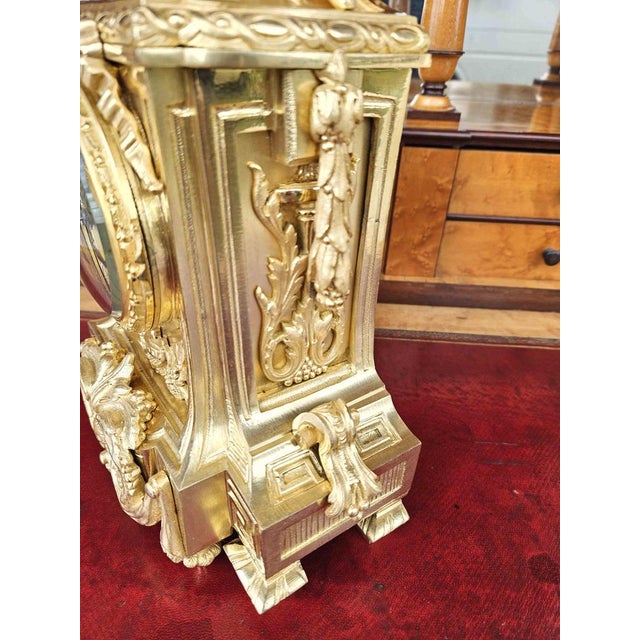 Louis XVI Pendulum in Gilded Bronze For Sale - Image 3 of 18