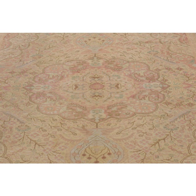 Vintage Turkish Sivas Rug in Beige With Pink Medallion For Sale In New York - Image 6 of 8
