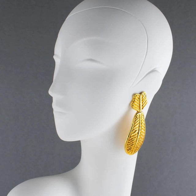 Renowned French fashion designer Sonia Rykiel designed those stunning clip-on earrings. The pieces feature an oversized...