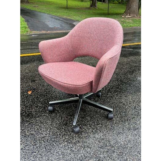 Eero Saarinen for Knoll Executive Armchair on wheels. Very nice original condition.