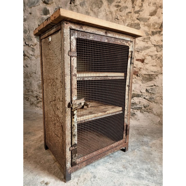 Industrial French Military Metal Storage Cabinet with Oak Top & Wooden Shelves for Ministère De Lair, 1956 For Sale - Image 18 of 18