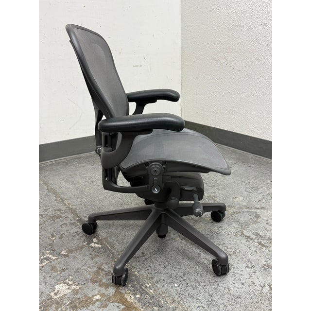 Herman Miller Aeron Office Chair, Size B For Sale In San Francisco - Image 6 of 12