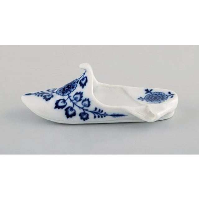 Antique German Miniature Slipper in Hand-Painted Porcelain from Meissen For Sale - Image 3 of 6