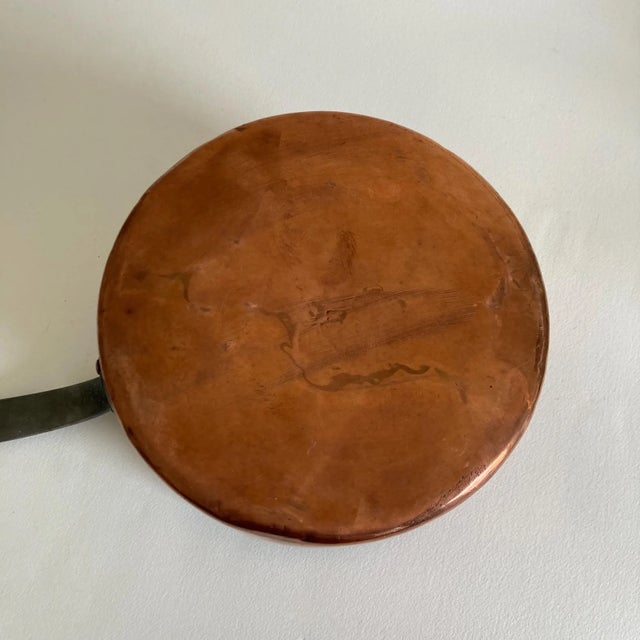 Metal Circa 1890s, "A La Ménagère (1863-1899) B. Bonne Nouvelle 20" Antique French Copper Pot - "Arrow" Shape Handle For Sale - Image 7 of 15