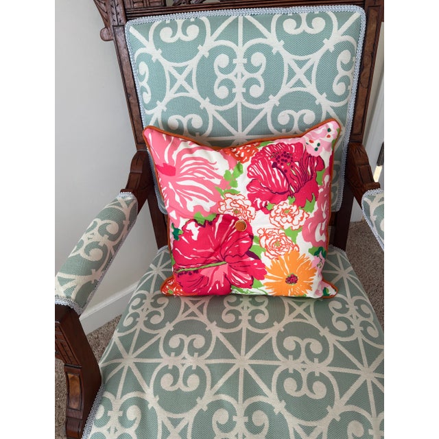 Lilly Pulitzer pillow in Heritage Floral outdoor fabric with a tufted button in the center. Sunbrella back. Comes with...