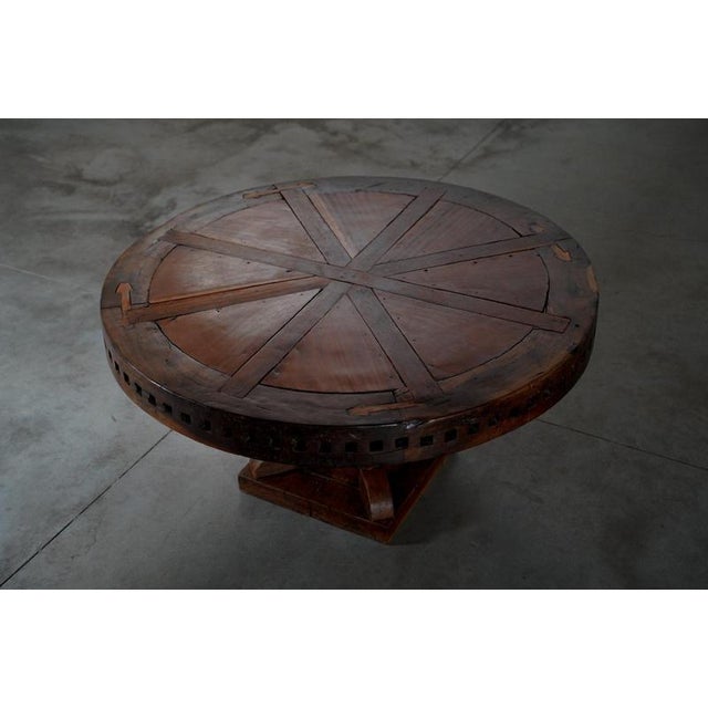 Round dining table The table is in a good condition with some traces of usage normal to it’s age.