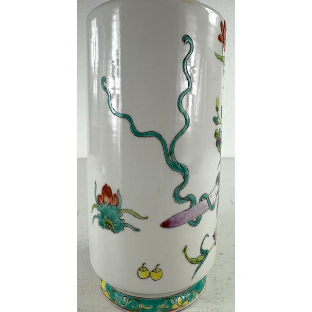 Chinese Mid-Century Chinese Export Handpainted Porcelain Vase. For Sale - Image 3 of 10