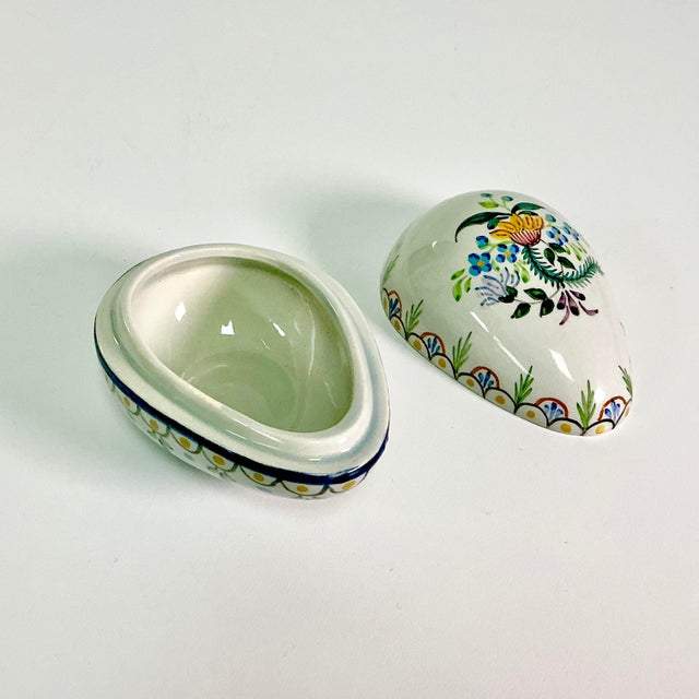 Ceramic 1950s Vintage Mediterranean Portuguese Art Nouveau Porcelain Egg Trinket Box - Easter For Sale - Image 7 of 16