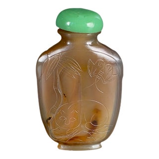Fine Chinese Agate "Sleeve" Snuff Bottle – Compressed Spade Form For Sale